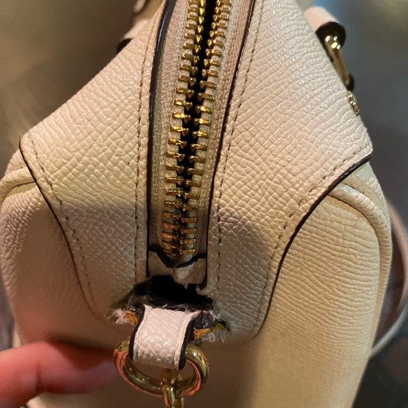 White coach purse. - Picture 8 of 8